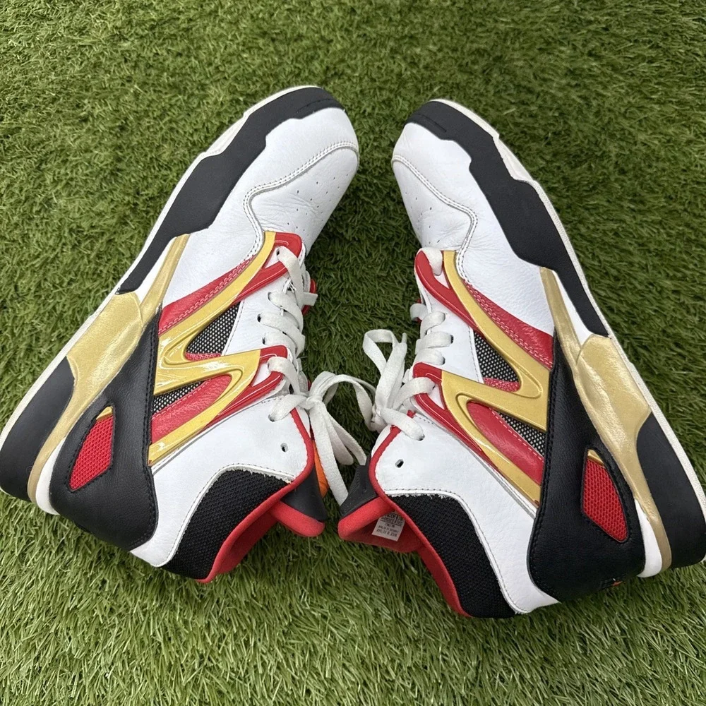 Reebok Pump Omni Zone II United By Basketball  Size 10 Men's The Pump Shoes Gold